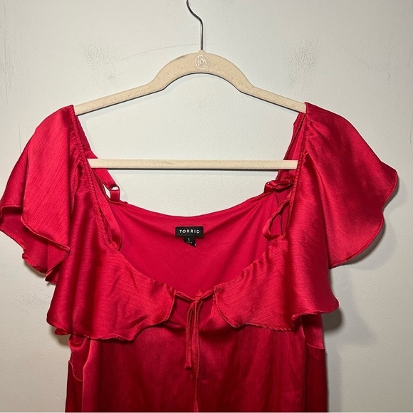 Torrid Fuchsia Pink Cold Shoulder Chiffon Top Size 1X - Picture 5 of 13